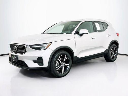 2024 Volvo XC40 B5 Core Bright Theme