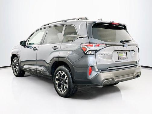 2025 Subaru Forester Base