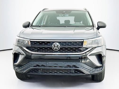 Platinum Gray Metallic 2024 Volkswagen Taos 1.5T S