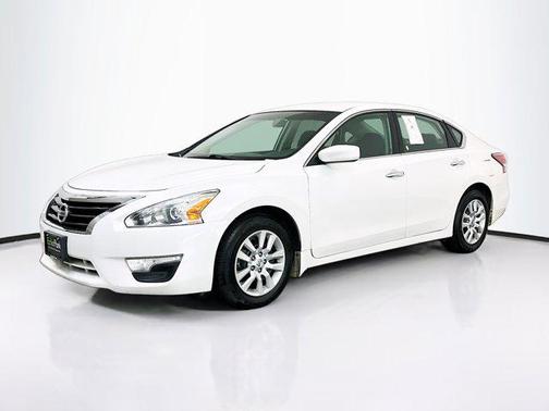 Pearl White 2014 Nissan Altima 2.5 S