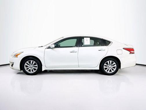 Pearl White 2014 Nissan Altima 2.5 S