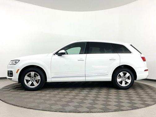 Photo 5 of 39 of 2019 Audi Q7 45 Premium