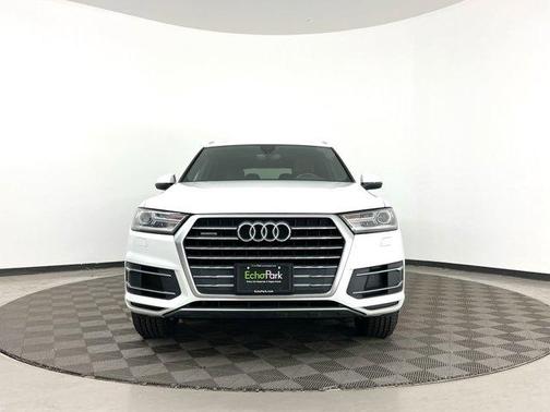Photo 2 of 39 of 2019 Audi Q7 45 Premium