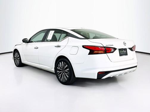 Glacier White 2025 Nissan Altima SV FWD