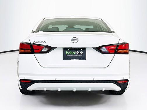 Glacier White 2025 Nissan Altima SV FWD