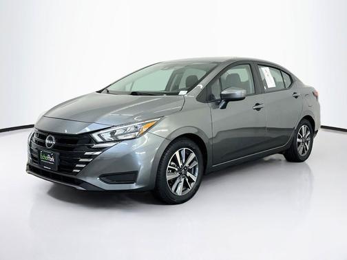Gun Metallic 2025 Nissan Versa 1.6 SV