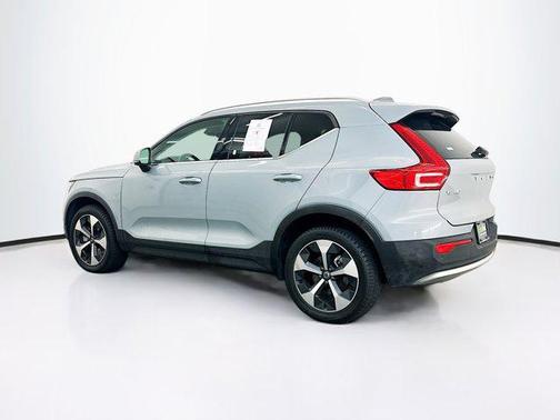 2024 Volvo XC40 B5 Plus Bright Theme
