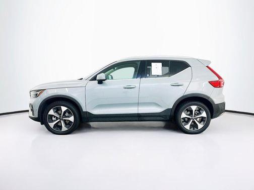 2024 Volvo XC40 B5 Plus Bright Theme