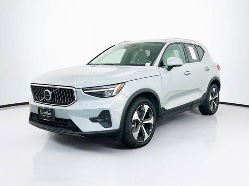 2024 Volvo XC40 B5 Plus Bright Theme