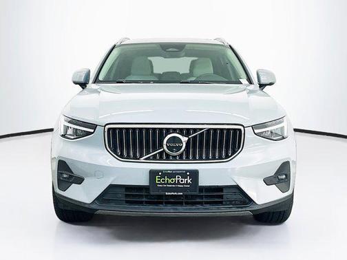 2024 Volvo XC40 B5 Plus Bright Theme