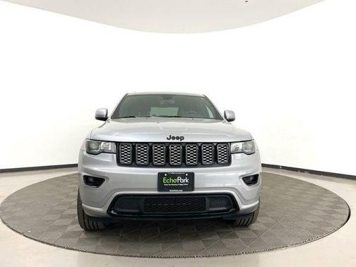 Photo 2 of 38 of 2019 Jeep Grand Cherokee Altitude