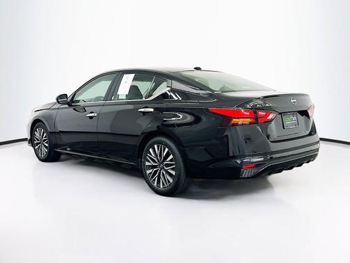 Super Black 2025 Nissan Altima SV FWD