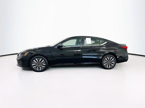 Super Black 2025 Nissan Altima SV FWD