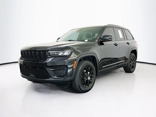 Diamond Black Crystal Pearlcoat 2025 Jeep Grand Cherokee Altitude