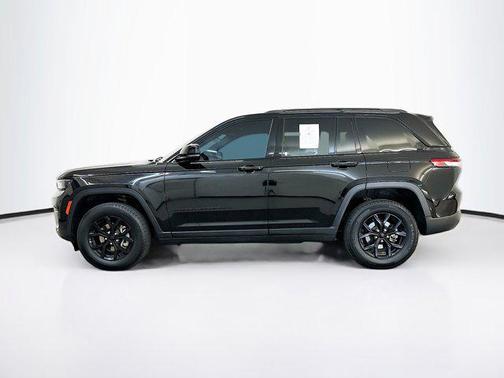 Diamond Black Crystal Pearlcoat 2025 Jeep Grand Cherokee Altitude