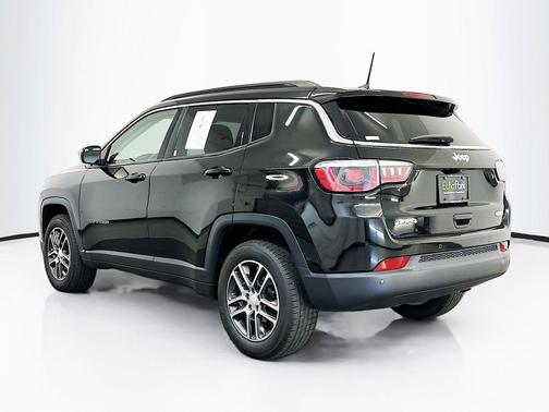 Diamond Black Crystal Pearlcoat 2019 Jeep Compass Latitude