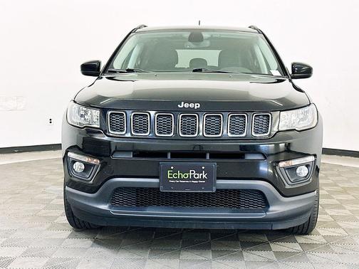 Diamond Black Crystal Pearlcoat 2019 Jeep Compass Latitude
