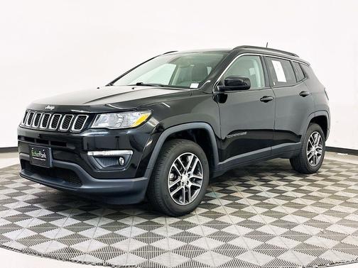 Diamond Black Crystal Pearlcoat 2019 Jeep Compass Latitude