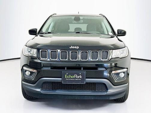 Diamond Black Crystal Pearlcoat 2019 Jeep Compass Latitude