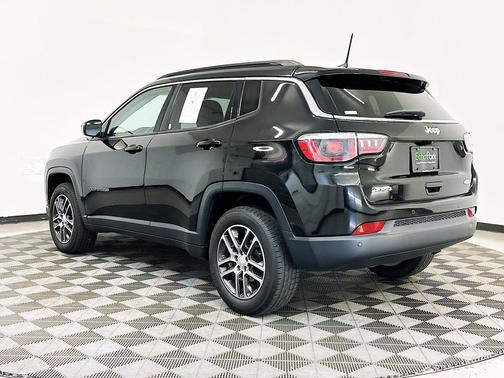 Diamond Black Crystal Pearlcoat 2019 Jeep Compass Latitude