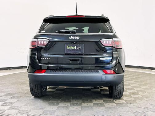 Diamond Black Crystal Pearlcoat 2019 Jeep Compass Latitude