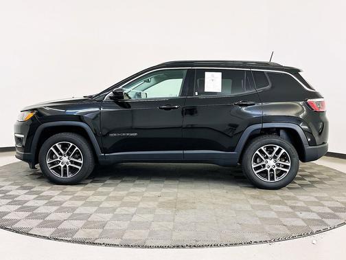 Diamond Black Crystal Pearlcoat 2019 Jeep Compass Latitude