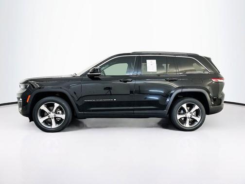 Diamond Black Crystal Pearlcoat 2023 Jeep Grand Cherokee Limited