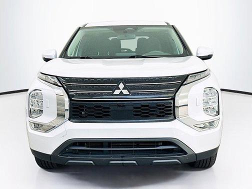 White Diamond 2022 Mitsubishi Outlander ES 2.5 S-AWC