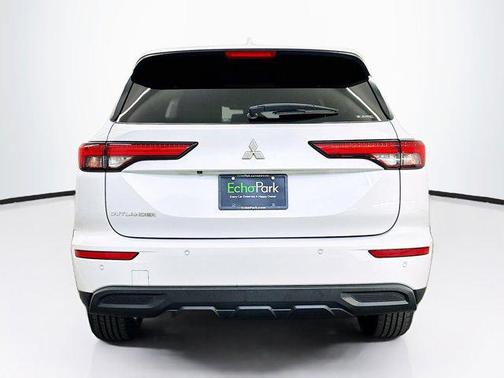 White Diamond 2022 Mitsubishi Outlander ES 2.5 S-AWC