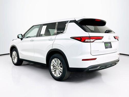 White Diamond 2022 Mitsubishi Outlander ES 2.5 S-AWC