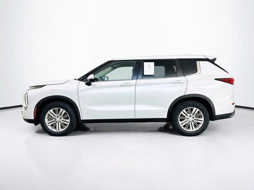 White Diamond 2022 Mitsubishi Outlander ES 2.5 S-AWC