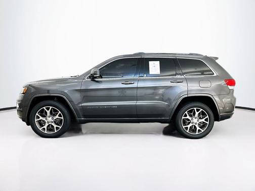 Granite Crystal Metallic Clearcoat 2018 Jeep Grand Cherokee Sterling Edition