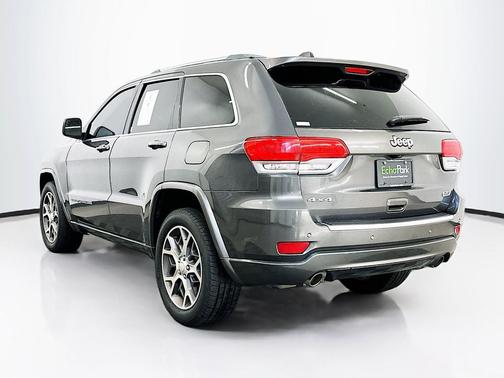Granite Crystal Metallic Clearcoat 2018 Jeep Grand Cherokee Sterling Edition