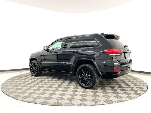 Photo 5 of 36 of 2020 Jeep Grand Cherokee Altitude