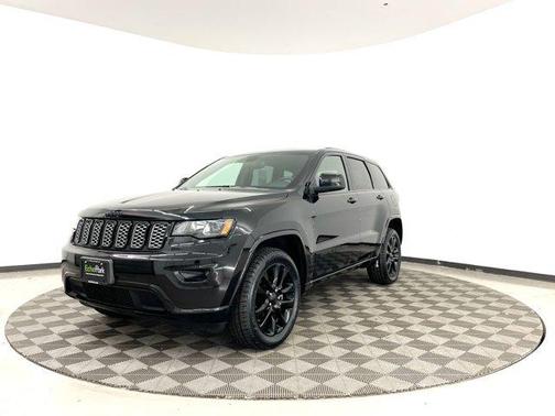 Photo 3 of 36 of 2020 Jeep Grand Cherokee Altitude