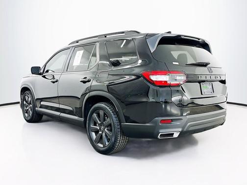 Crystal Black Pearl 2025 Honda Pilot Sport