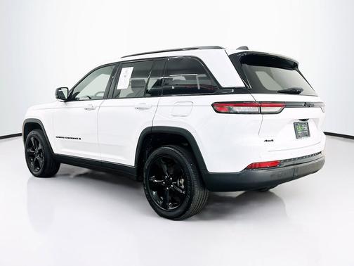 Bright White Clearcoat 2023 Jeep Grand Cherokee Altitude
