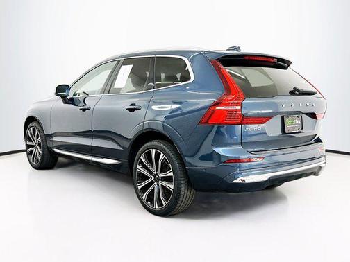 2023 Volvo XC60 B5 Ultimate Bright Theme