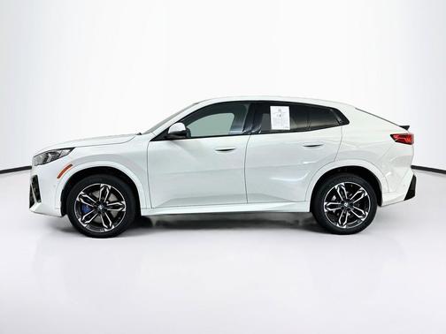 Alpine White 2025 BMW X2 xDrive28i