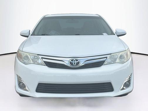 Super White 2014 Toyota Camry XLE
