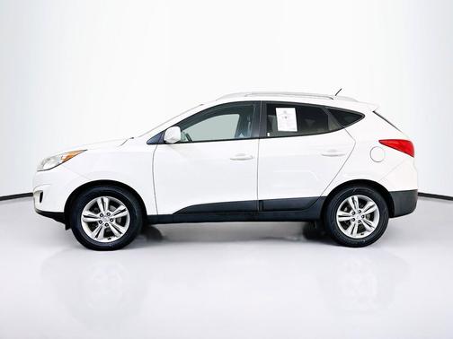 Cotton White 2011 Hyundai TUCSON GLS