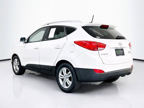 Cotton White 2011 Hyundai TUCSON GLS