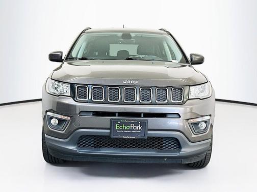 Granite Crystal Metallic Clearcoat 2018 Jeep Compass Latitude