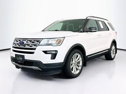 White Platinum Metallic Tri-Coat 2018 Ford Explorer XLT