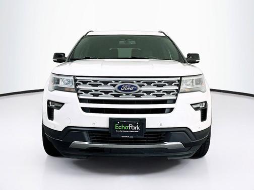 White Platinum Metallic Tri-Coat 2018 Ford Explorer XLT
