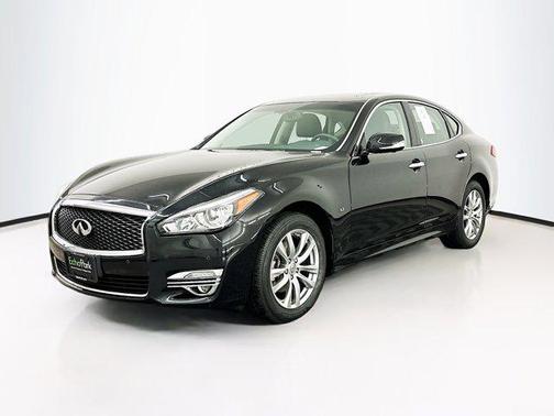 2018 INFINITI Q70 3.7X LUXE