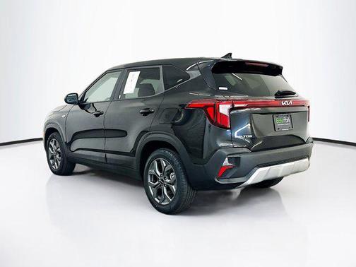 Fusion Black 2026 Kia Seltos LX