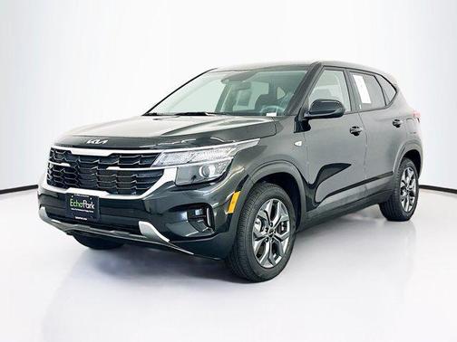 Fusion Black 2026 Kia Seltos LX