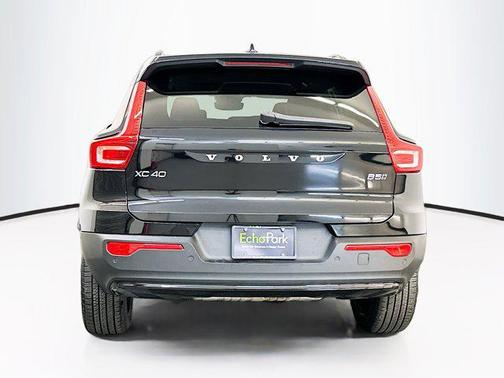 2025 Volvo XC40 B5 Plus Dark Theme