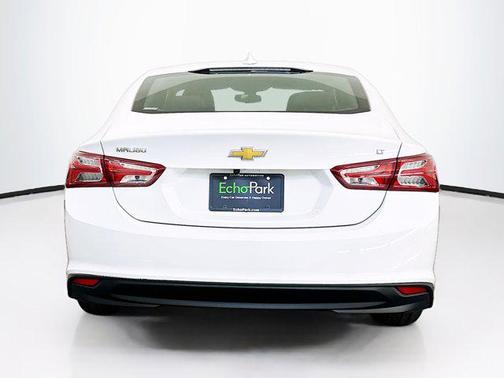 Summit White 2022 Chevrolet Malibu FWD LT
